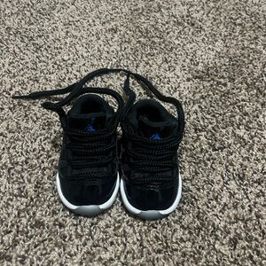 Jordan Kids Sneakers in Black and Blue